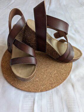 Fun Summer Sandals. Blowfish Platform Cork Sole Brown Sandals  Size 9 1/2